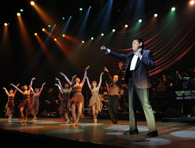 the voice frank sinatra tak & mac.JPG
